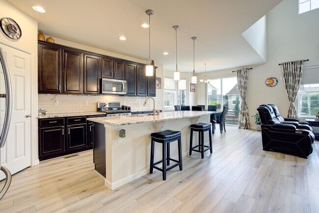 Building Photo - Bright, Spacious & Full of Charm Inside an...