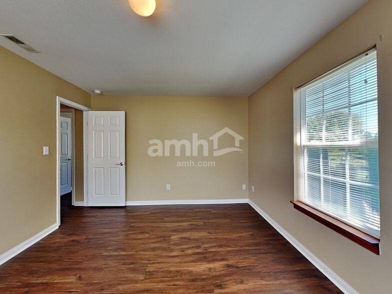 Building Photo - 977 Dorothy Dr