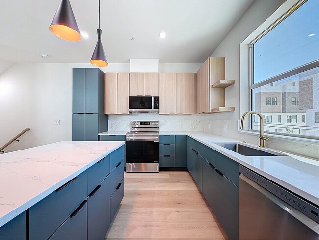 Building Photo - 342 14th St N