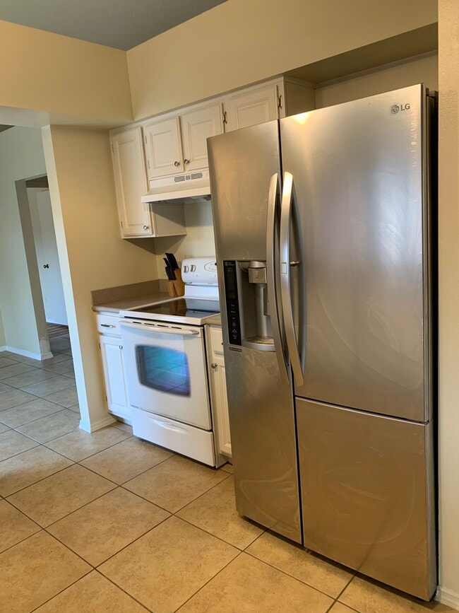 Building Photo - 2832 Oak Shore Rd