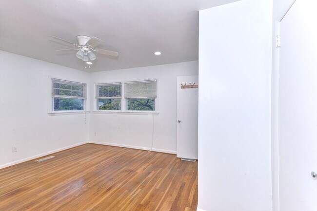Building Photo - 309 Corbin Dr