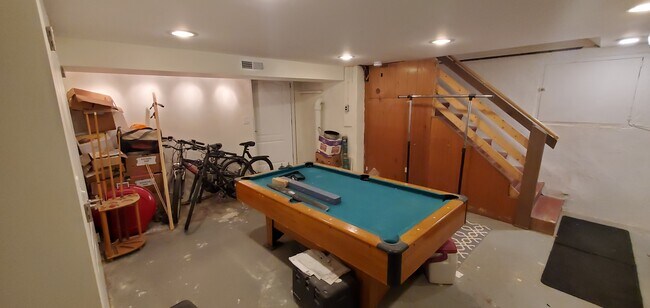 Building Photo - 1127 S Allen St