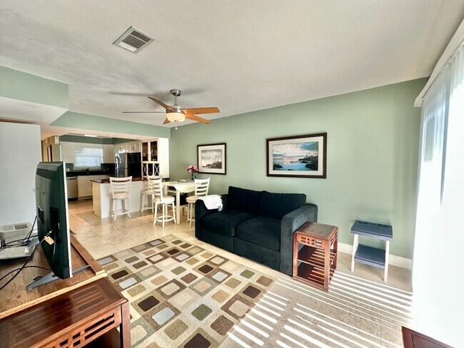 Building Photo - 330 Bluefish Dr