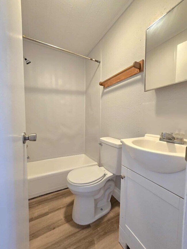 Building Photo - 2219 Everett St