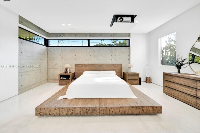 Building Photo - 34 SW 26th Rd