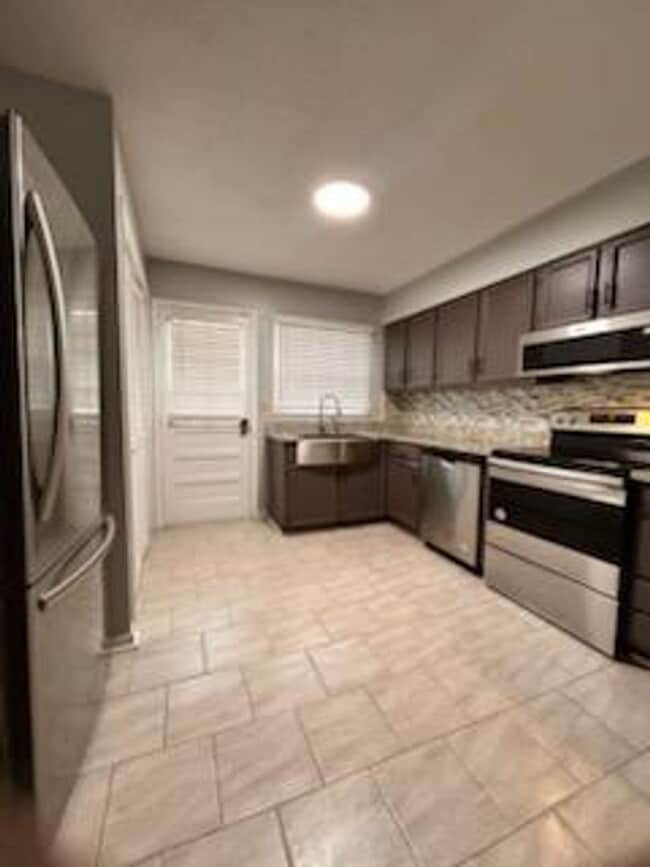 Building Photo - Stunning 3 bedroom/3 bathroom home with AMAZING lake view!