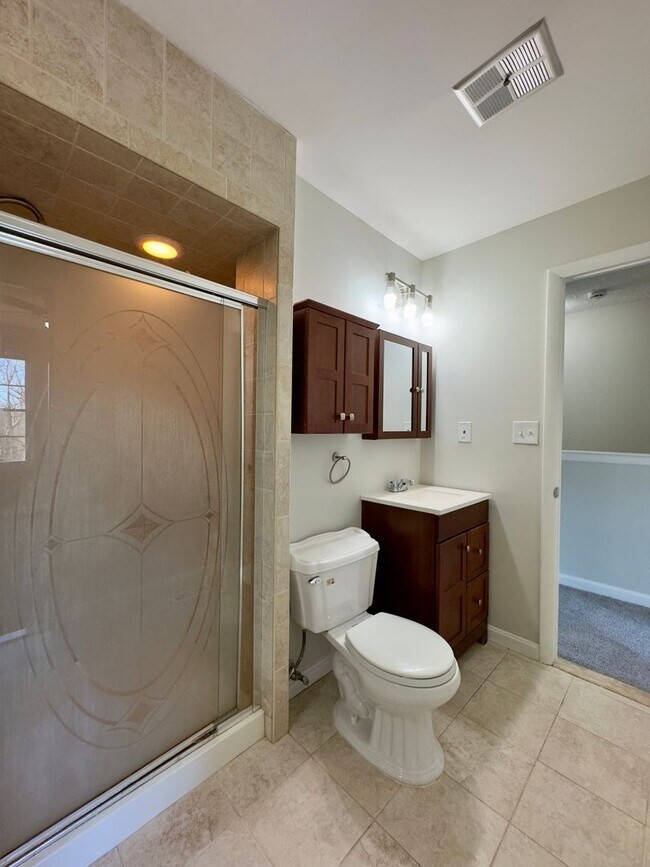 Building Photo - Charming 3 Bedroom/2.5 Bathroom in Parkville, MD!