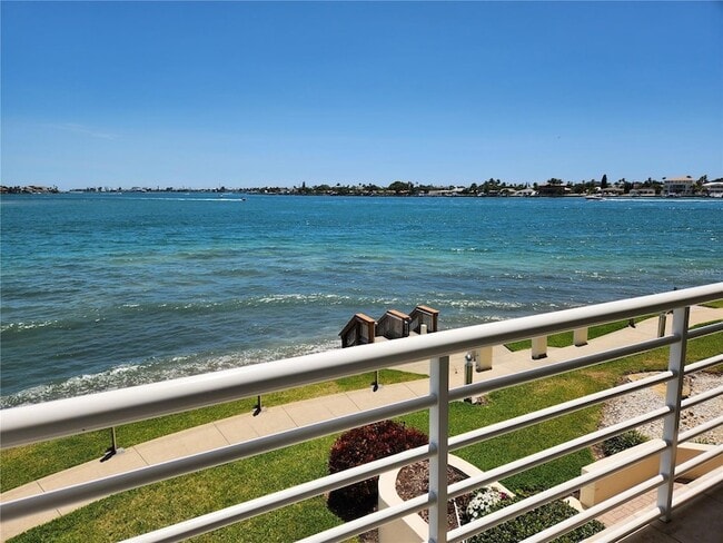 Building Photo - 6105 Bahia Del Mar Cir N