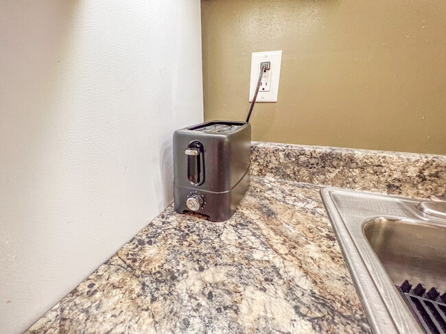 Building Photo - 1175 Iowa St