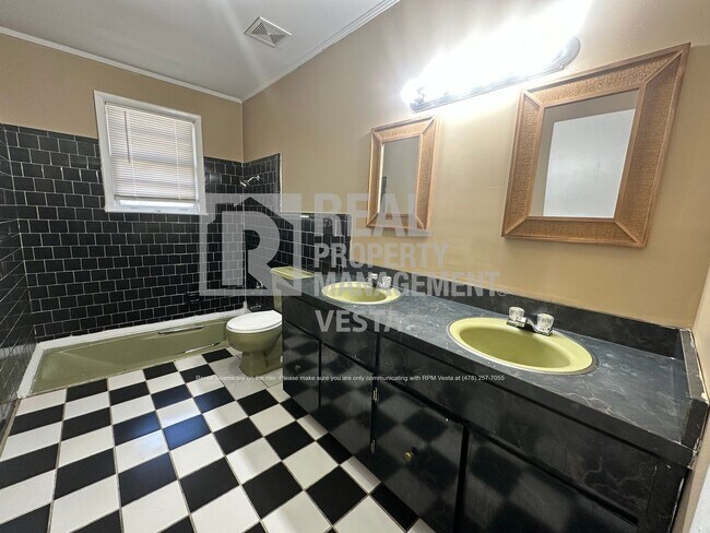 Building Photo - 2775 Reynolds Dr