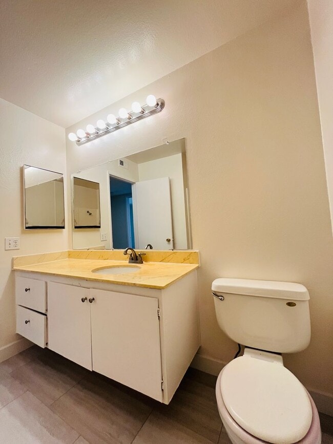 Building Photo - 2 Bedroom, 2 Bathroom South Coast Villas Second Floor Condo