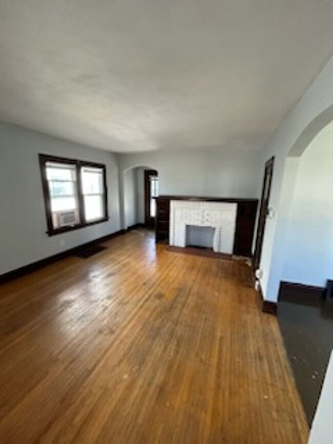 Building Photo - 3 bedroom 1 bath