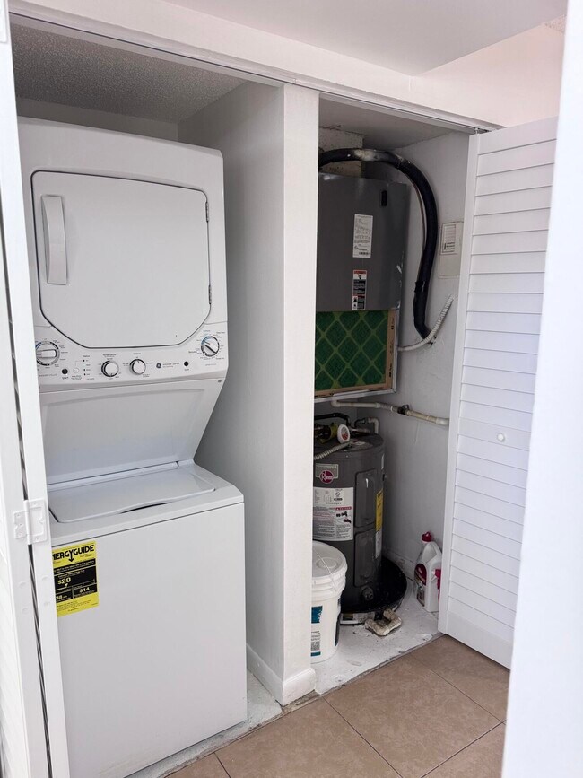 Building Photo - 9968 Nob Hill Ln