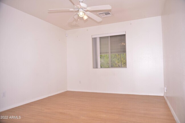 Building Photo - 5650 N 10th St