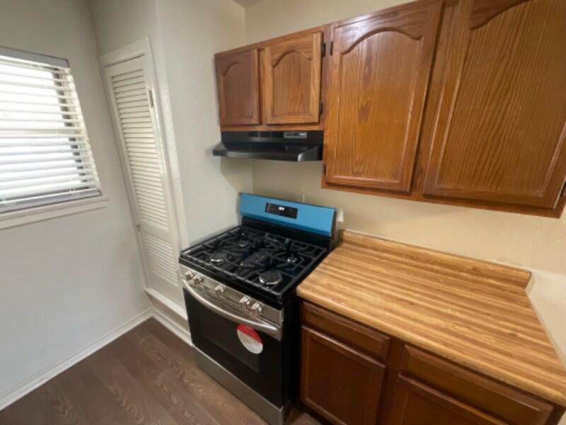 Building Photo - 1007 W Louisa Ave