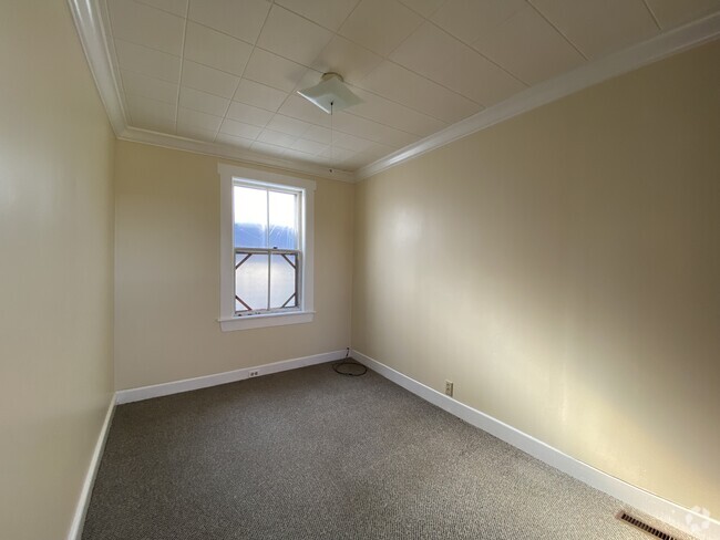 Back bedroom apartment B
