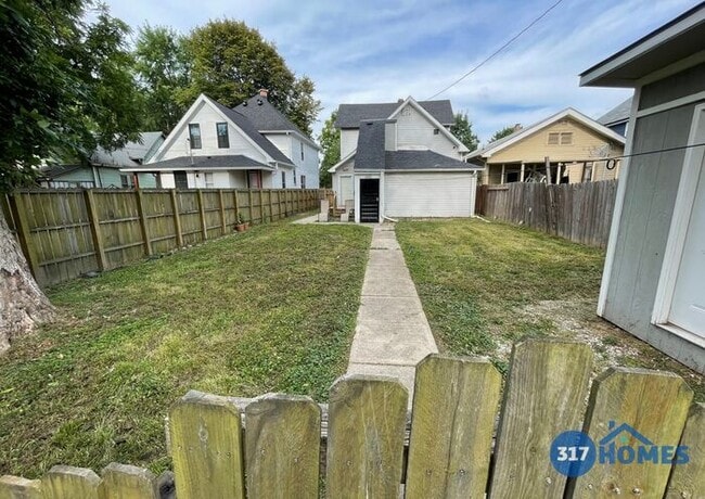 Building Photo - Completely renovated 2 bedroom 1 bath Dupl...