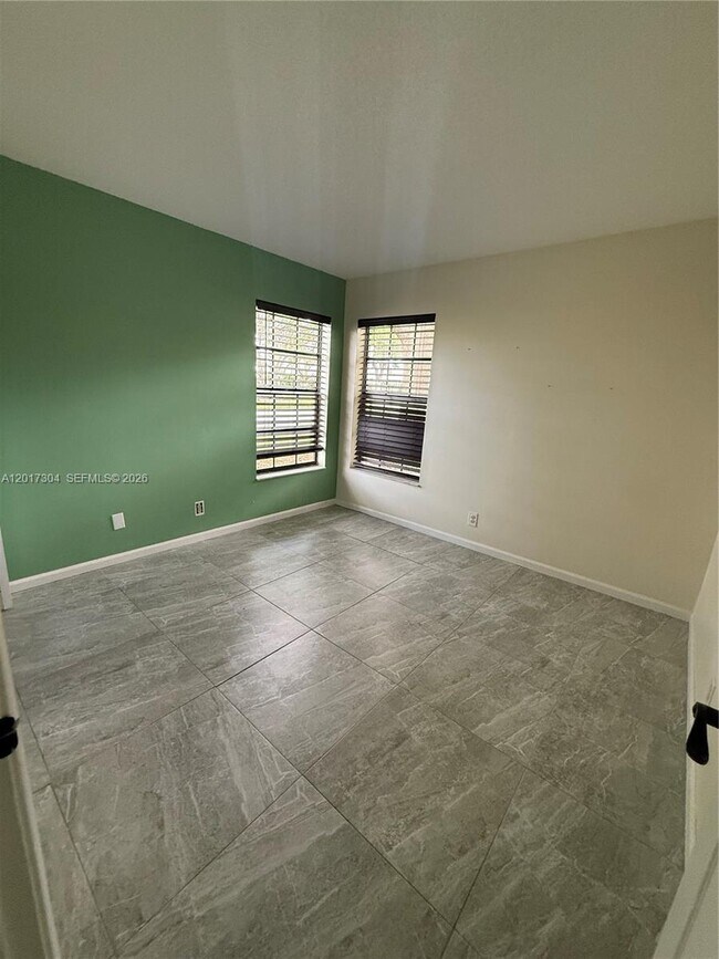 Building Photo - 301 Olivewood Pl