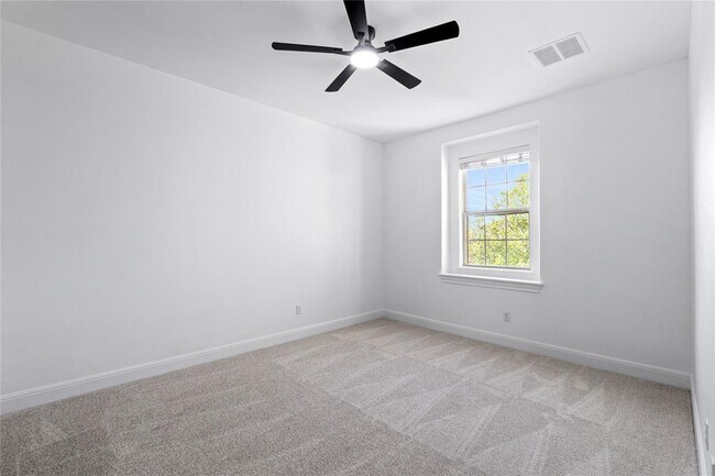 Building Photo - 4009 Benetton Way