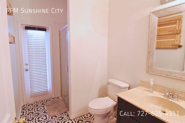 Building Photo - 11129 Creek Haven Dr