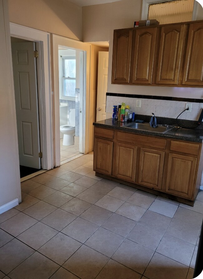 Building Photo - 24 Valley St