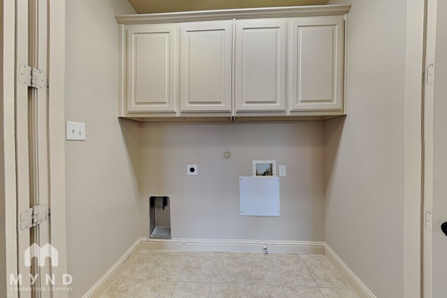 Building Photo - 2204 Apollonia Ln
