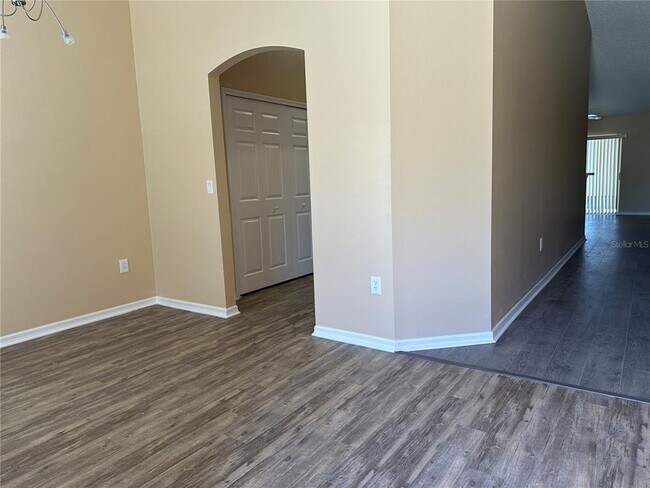 Building Photo - 536 Lakeview Dr