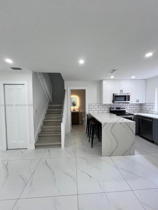 Building Photo - 3632 SW 112th Ave