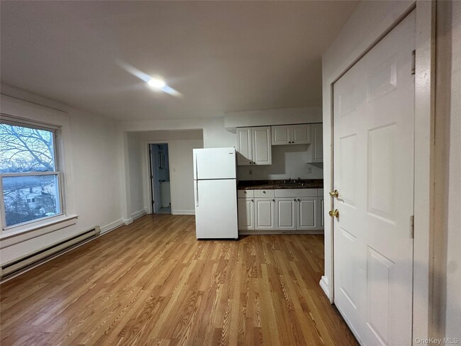 Building Photo - 17 Church St