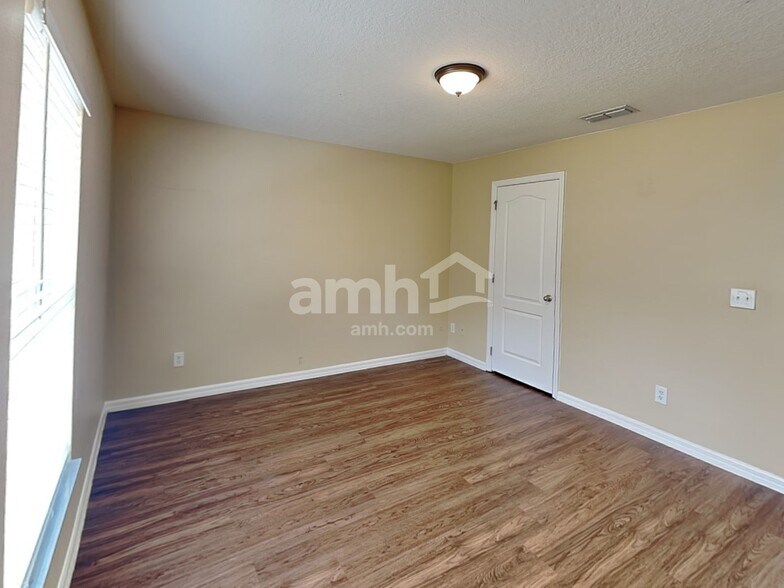 Building Photo - 3608 Doe Run Dr