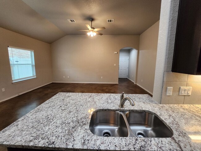 Building Photo - 620 Heathers Wy