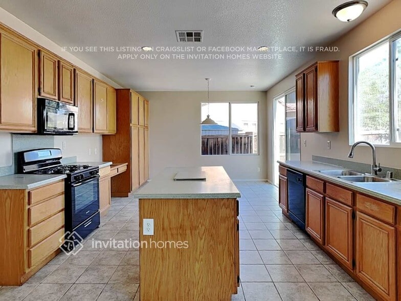 Building Photo - 1678 Bella Regina Way