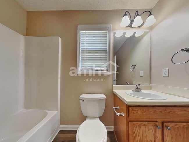 Building Photo - 76 Oak Springs Ln