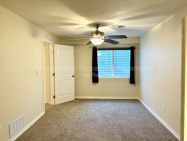 Building Photo - 930 Button Rock Dr