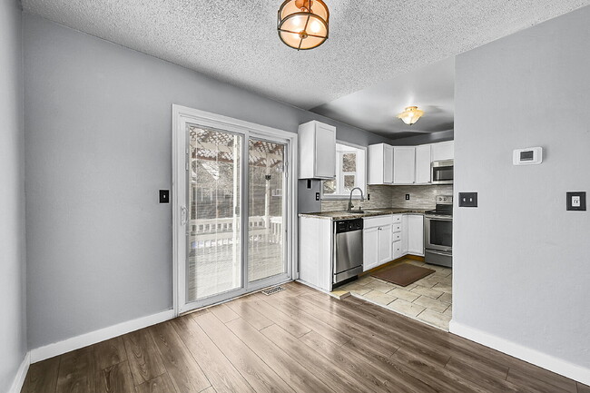 Building Photo - $1,995.95 - 3 Bedrooms, 2 Bathrooms, Single Family Home with Fenced Yard!