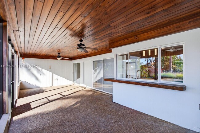 Building Photo - 4060 NE 26th Ave