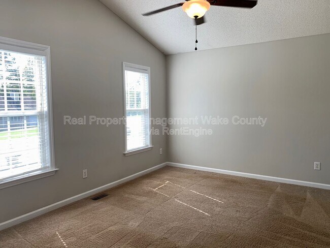 Building Photo - 609 Stinson Ave