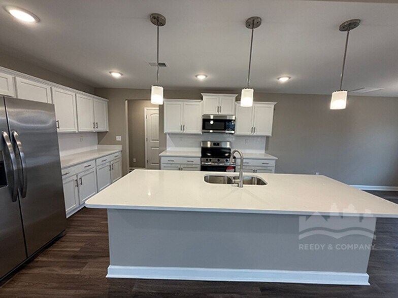 Building Photo - 581 Tucker View Dr