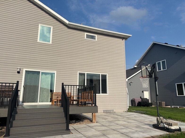 Building Photo - 3034 Ridge Dr
