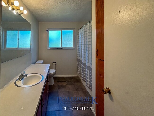Building Photo - Spacious 3-Bed Basement Apartment in Sandy