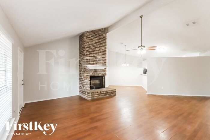 Building Photo - 13323 Oak Ledge Dr