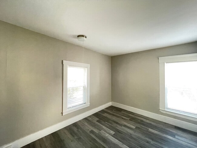 Building Photo - 325 Amherst St