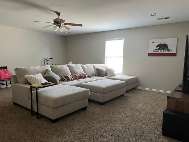 Building Photo - 1507 NE Benjamin Greens