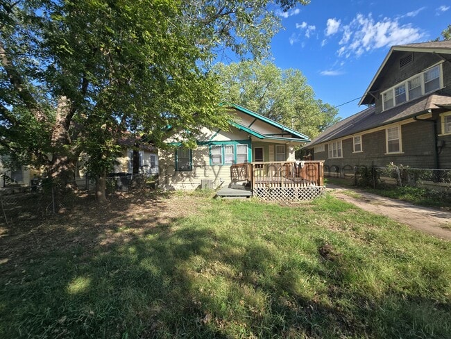 Building Photo - 907 N Faulkner St