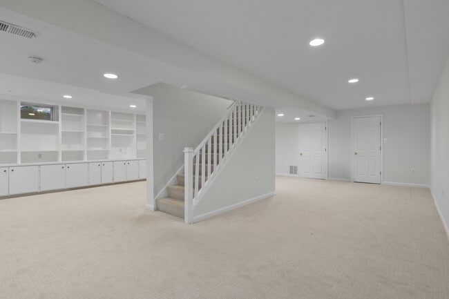 Building Photo - 892 Van Dusen Ct