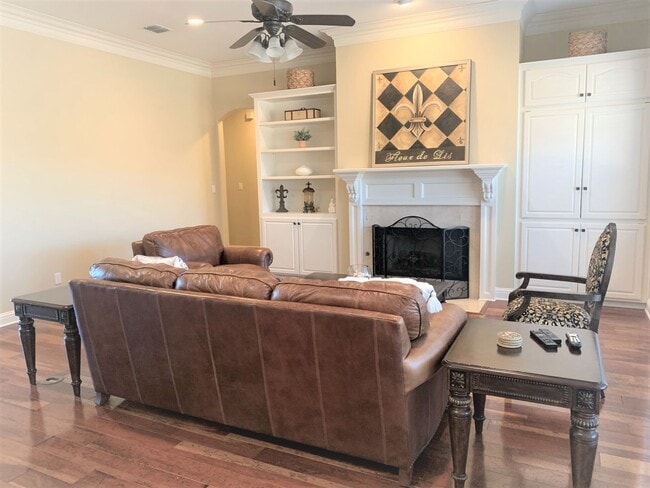 Building Photo - CARRIAGE OAKS CROSSING