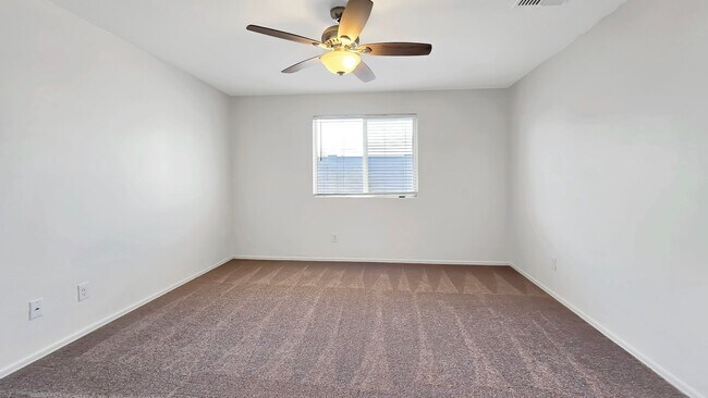 Building Photo - Gorgeous 4 year old home!