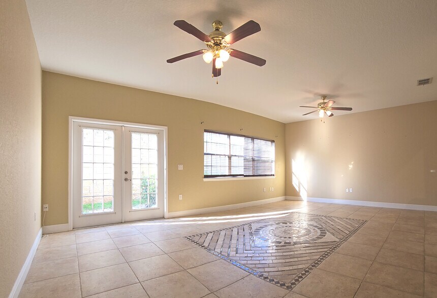 Building Photo - 13338 Fountainbleau Dr