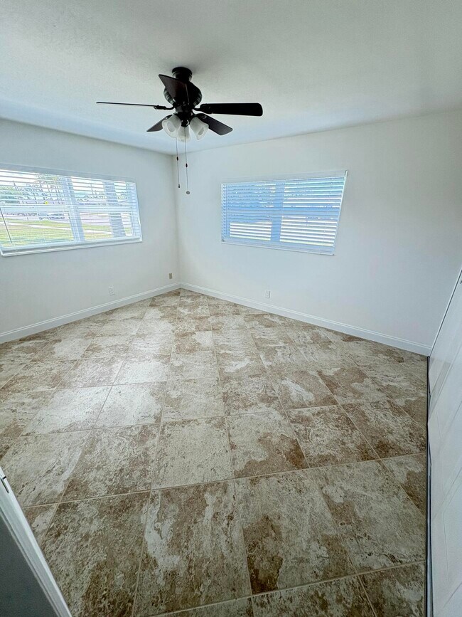 Building Photo - 2765 Ashley Dr W