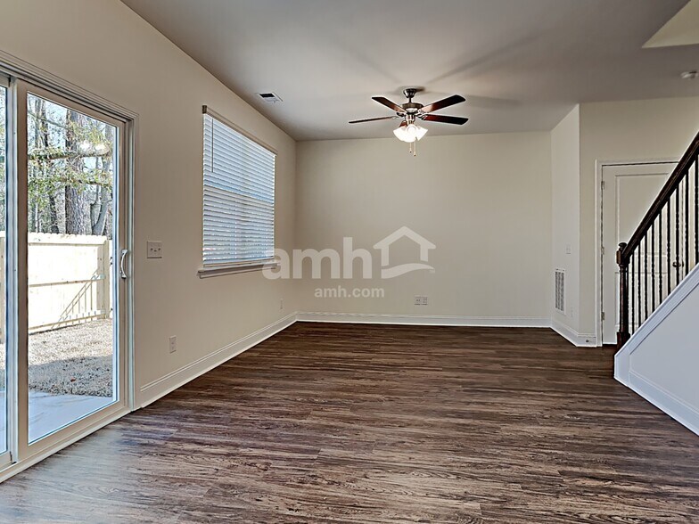 Building Photo - 1825 Produce Ln